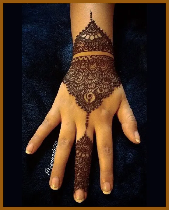 Trendy Wrist Loop Modern Back Hand Mehndi Design